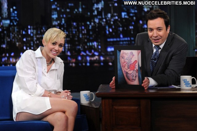 Miley Cyrus Late Night With Jimmy Fallon Beautiful High Resolution