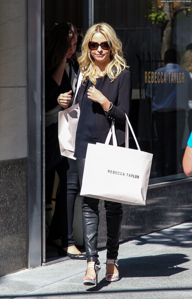 Sarah Michelle Gellar Shopping Posing Hot Celebrity Shopping