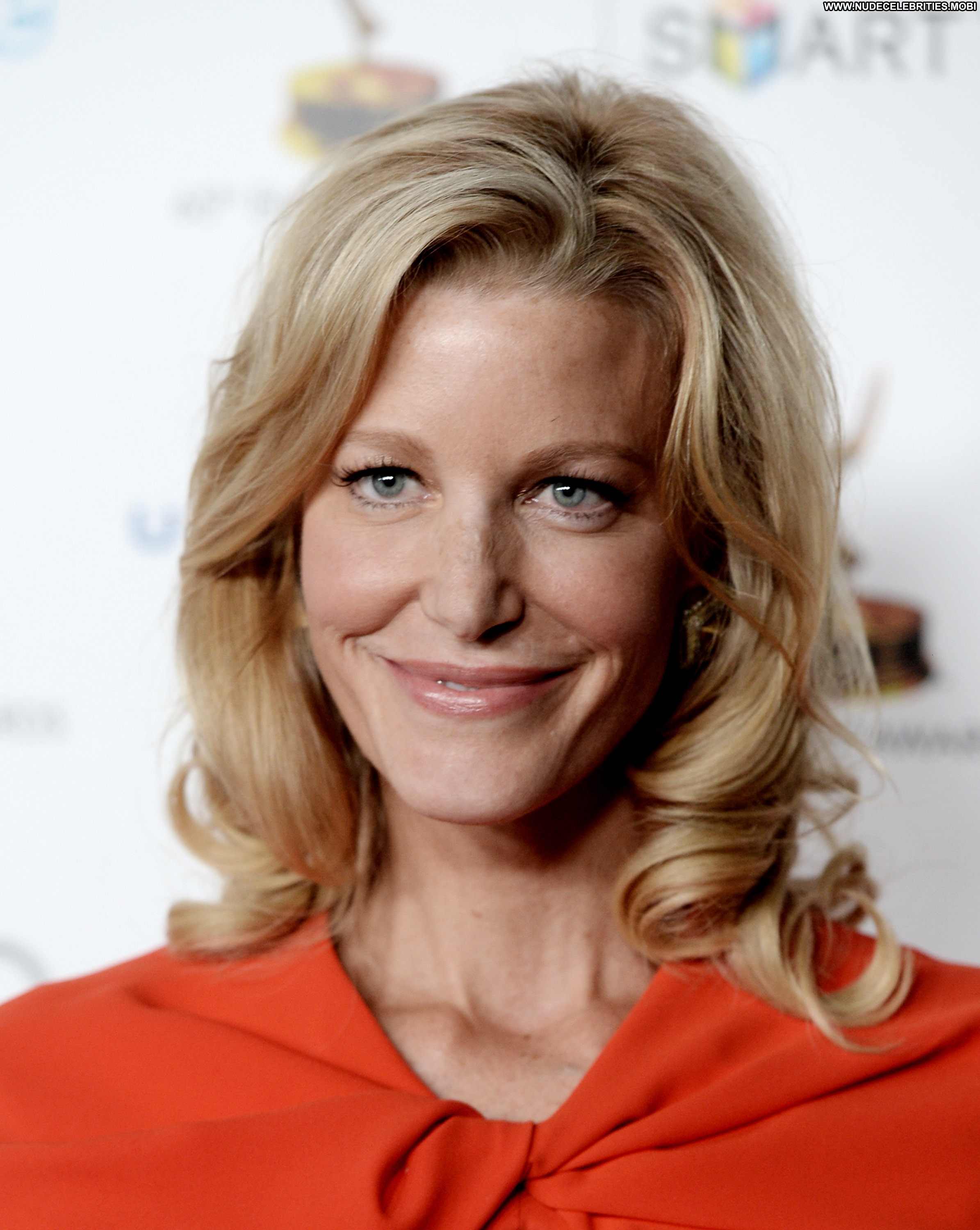 Anna Gunn Hot Pics