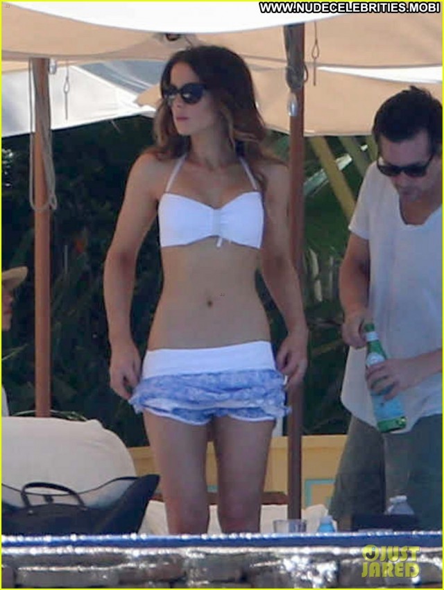 Kate Beckinsale Posing Hot High Resolution Bikini Beautiful Celebrity