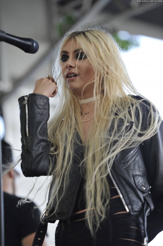 Taylor Momsen No Source Babe Beautiful Posing Hot High Resolution