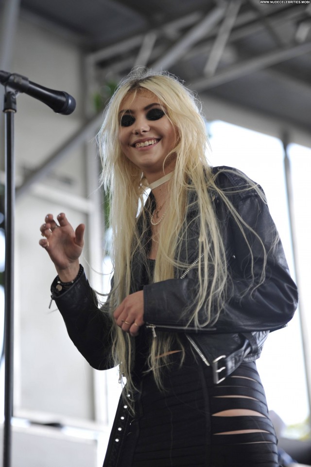 Taylor Momsen No Source Celebrity Babe Posing Hot Beautiful High