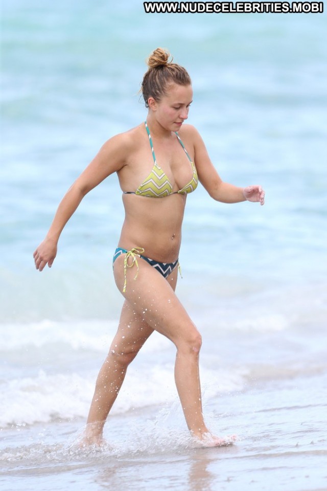 Hayden Panettiere Miami Beach Babe Bikini Posing Hot Beach Celebrity