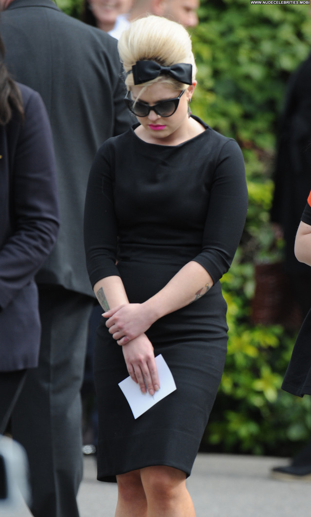 Kelly Osbourne No Source Beautiful London Celebrity Posing Hot Babe