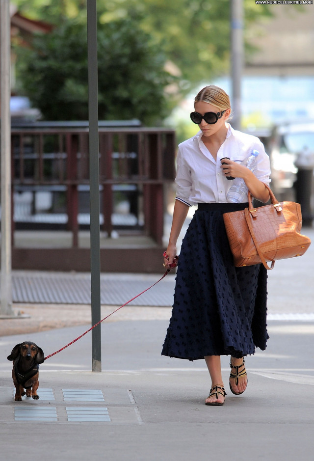 Kate Olsen Neighbor High Resolution Babe Celebrity Beautiful Posing