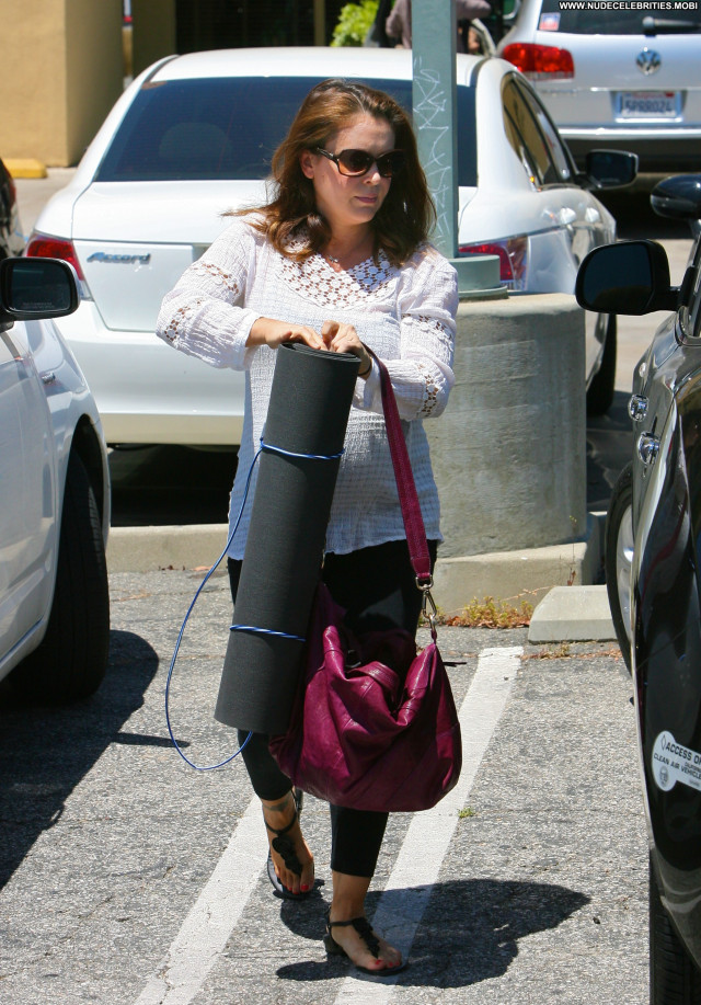 Alyssa Milano Yoga Class Babe Posing Hot Beautiful High Resolution