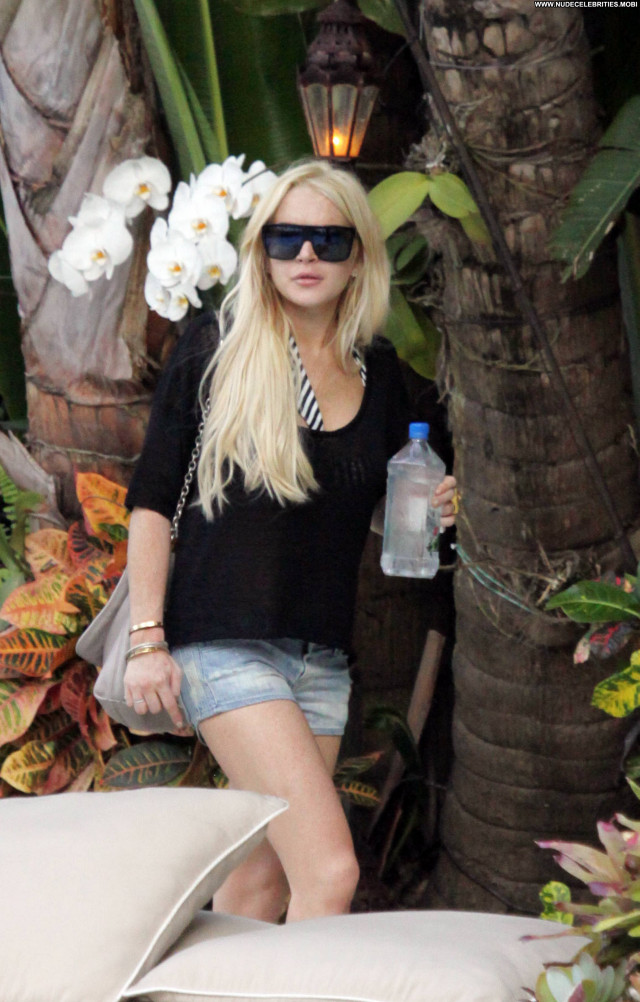 Lindsay Lohan South Beach Posing Hot Babe Poolside Hotel High