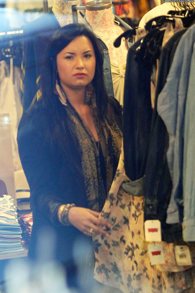 Demi Lovato Shopping  Posing Hot Shopping Beautiful Celebrity Babe