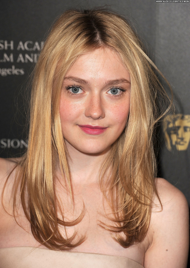 Dakota Fanning Los Angeles Beautiful High Resolution Babe Posing Hot