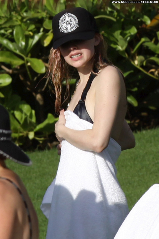 Avril Lavigne No Source Posing Hot Celebrity Swimsuit Beautiful Babe
