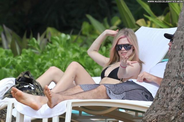 Avril Lavigne No Source Posing Hot Bikini Beautiful Celebrity Babe