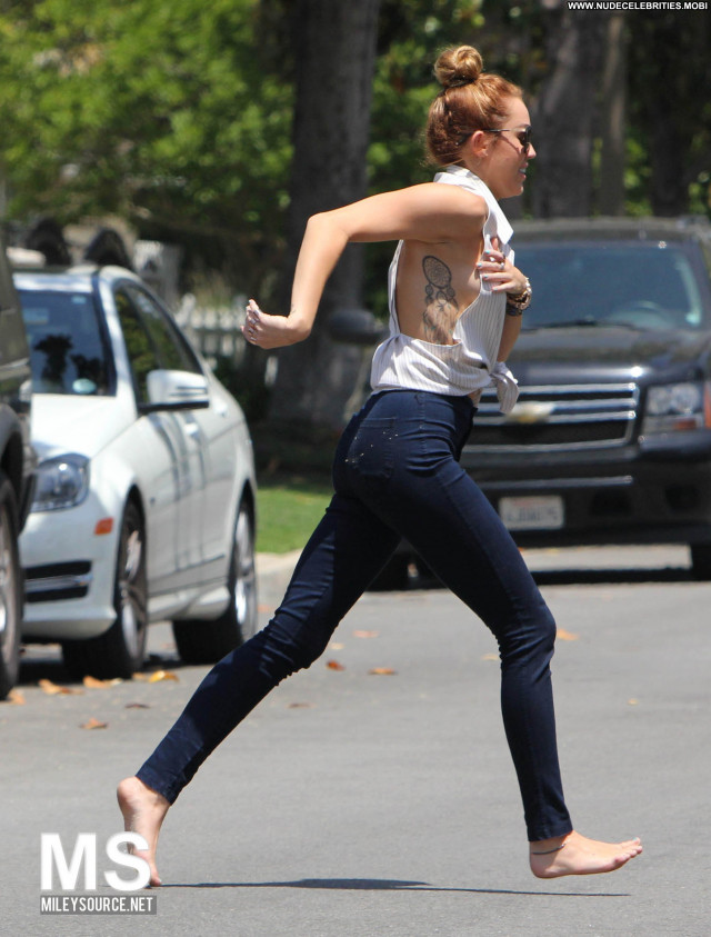 Miley Cyrus Toluca Lake Babe Celebrity Usa Lake Braless Sideboob