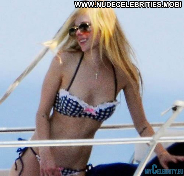 Avril Lavigne No Source Celebrity Posing Hot Babe Swimsuit Beautiful
