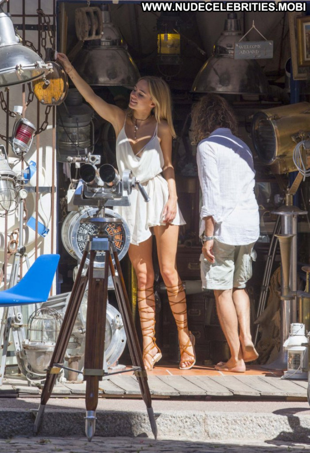 Kimberley Garner No Source Beautiful Upskirt Posing Hot Babe Celebrity