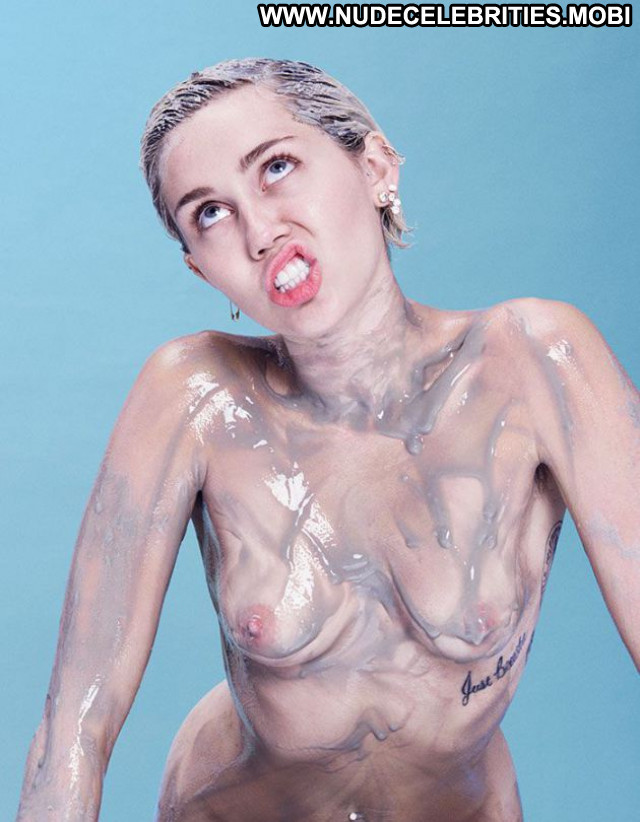 Miley Cyrus No Source Posing Hot Beautiful Usa Babe Magazine