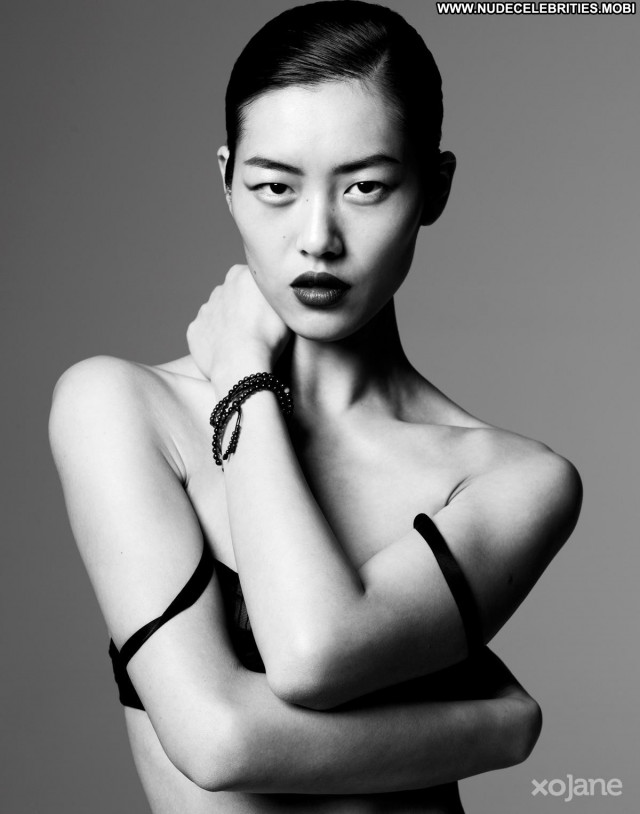 Liu Wen The Victoria S Secret Fashion New York Babe Posing Hot