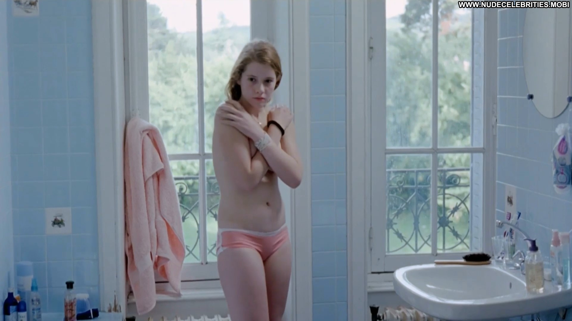 Un Poison Violent Clara Augarde Babe Celebrity Posing Hot Movie Hd Beautifu...